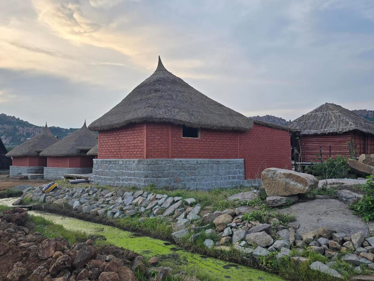 Golden Chariot Resort Hampi Exterior foto